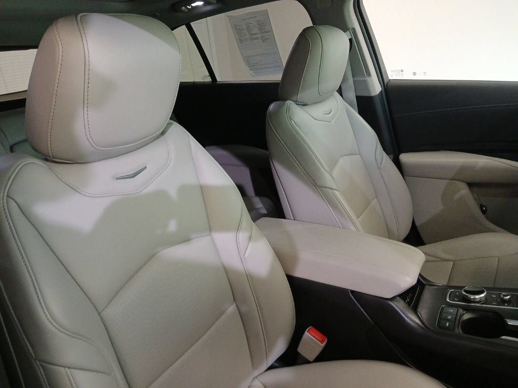 Used 2022 Cadillac XT4 Premium Luxury w/ Technology Package AWD/4WD image 14