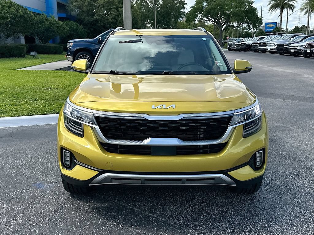 Used 2023 Kia Seltos SX w/ SX Sunroof Package AWD/4WD image 2