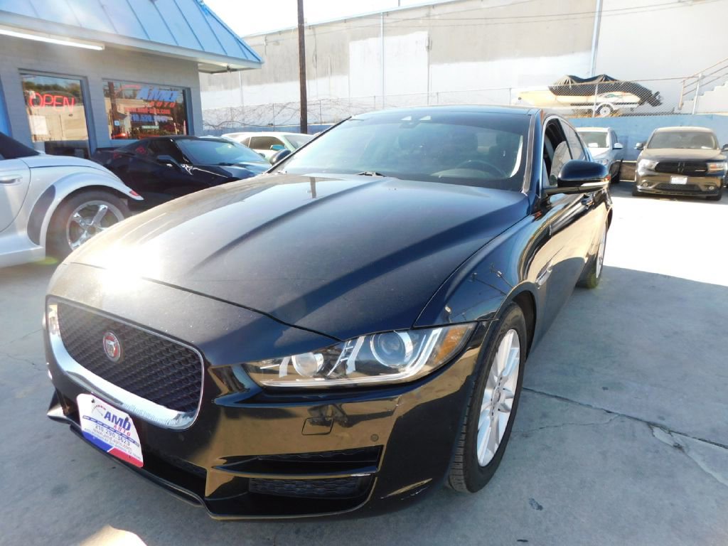 Used 2017 Jaguar XE Premium RWD image 3