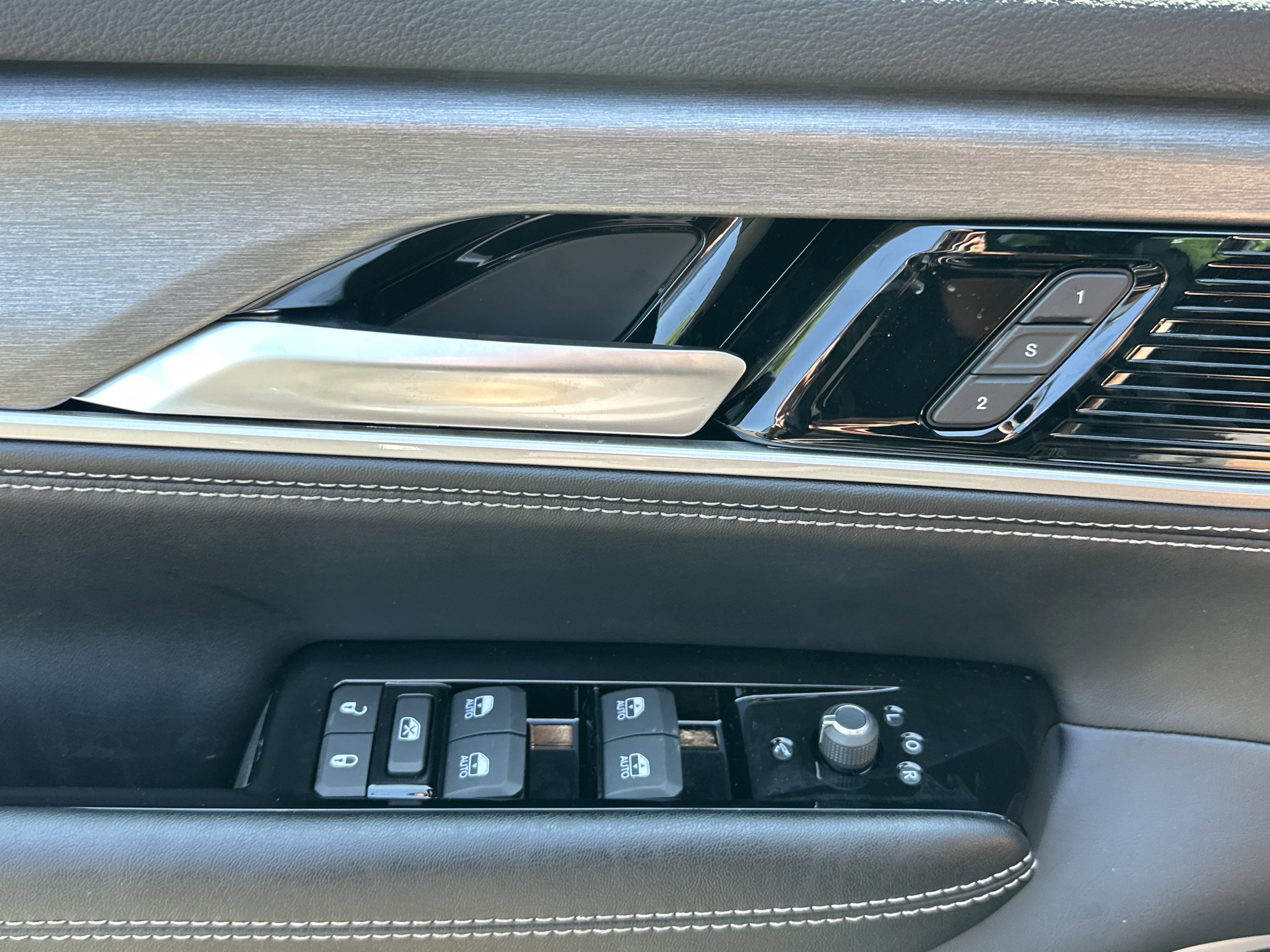 New 2026 Jeep Grand Wagoneer 4WD image 12