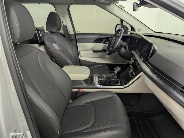 Used 2024 Kia Carnival SX Prestige image 21