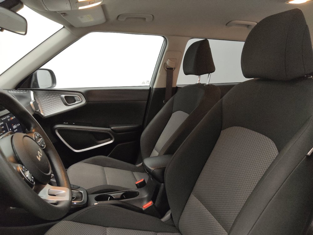 Used 2023 Kia Soul LX w/ LX Technology Package FWD image 17
