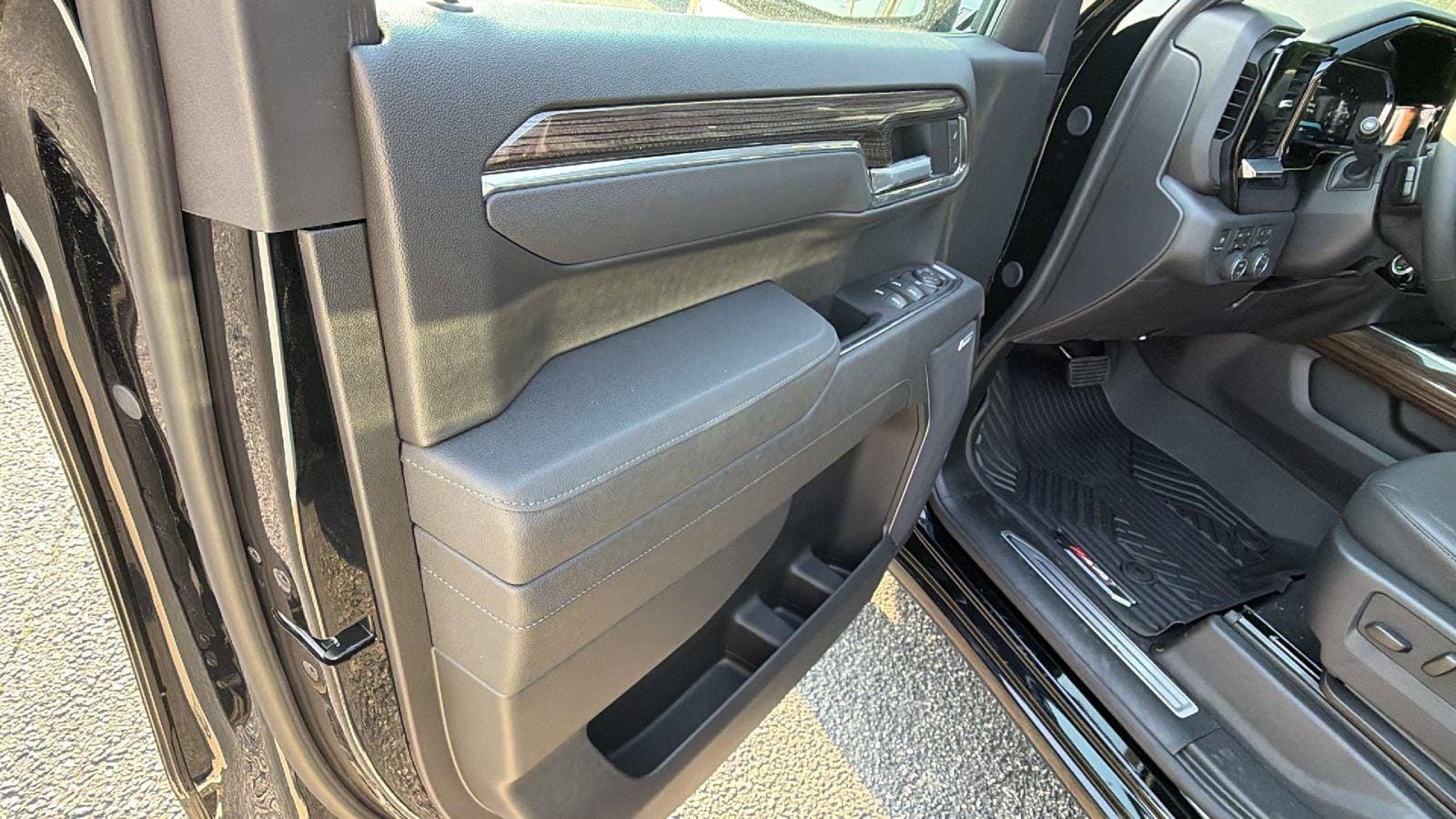 New 2026 Chevrolet Silverado 1500 LT Trail Boss w/ LT Trail Boss Premium Package AWD/4WD image 11