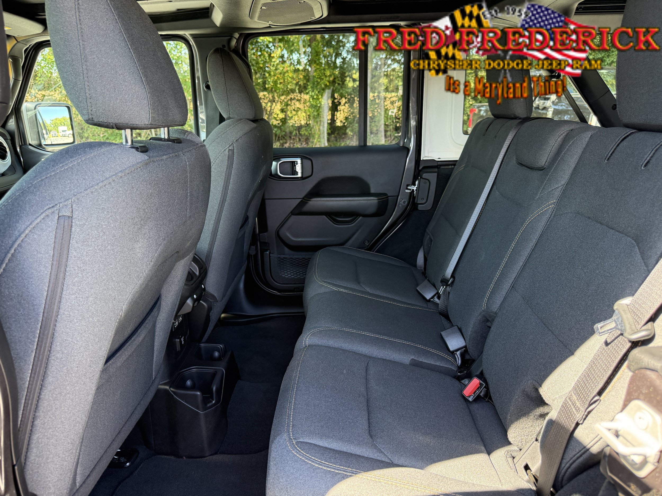 Used 2026 Jeep Wrangler Unlimited Sahara AWD/4WD image 14