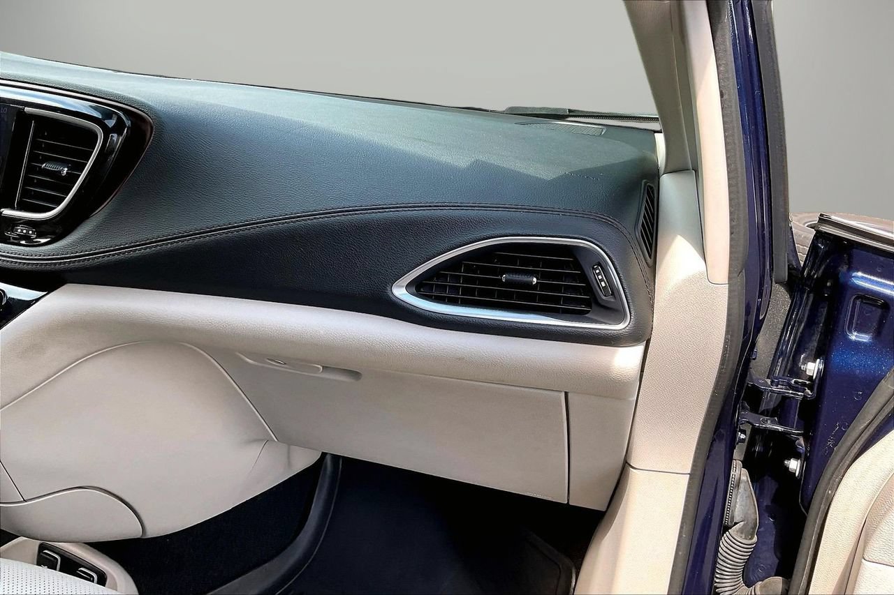Certified 2018 Chrysler Pacifica Limited w/ Advanced Safetytec Group FWD image 21