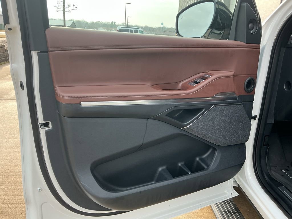 Used 2025 Lincoln Navigator L Reserve image 9