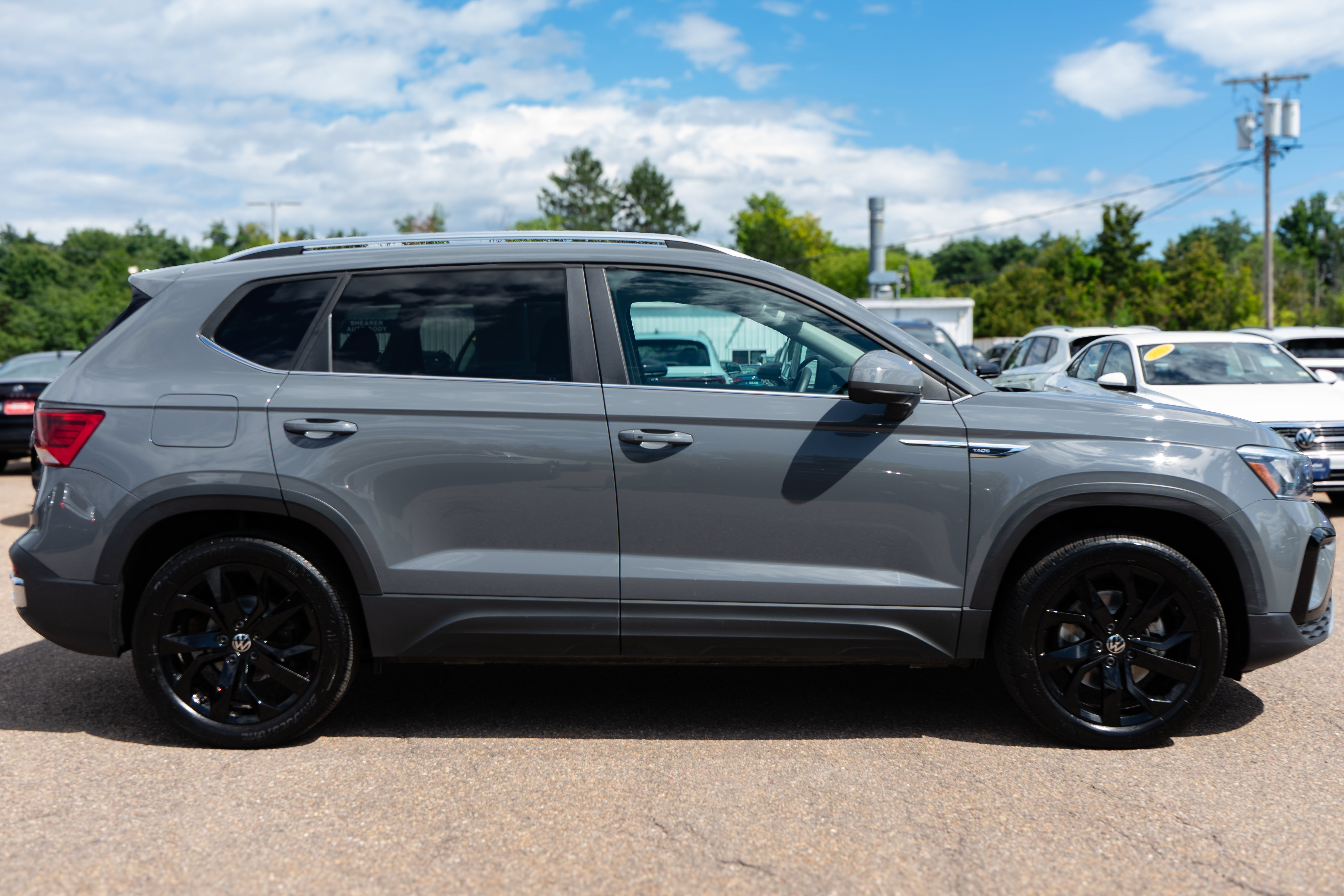Certified 2022 Volkswagen Taos SE w/ Panoramic Sunroof Package AWD/4WD image 7