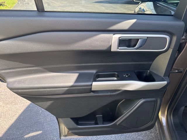 Used 2021 Ford Explorer XLT w/ Equipment Group 202A image 11