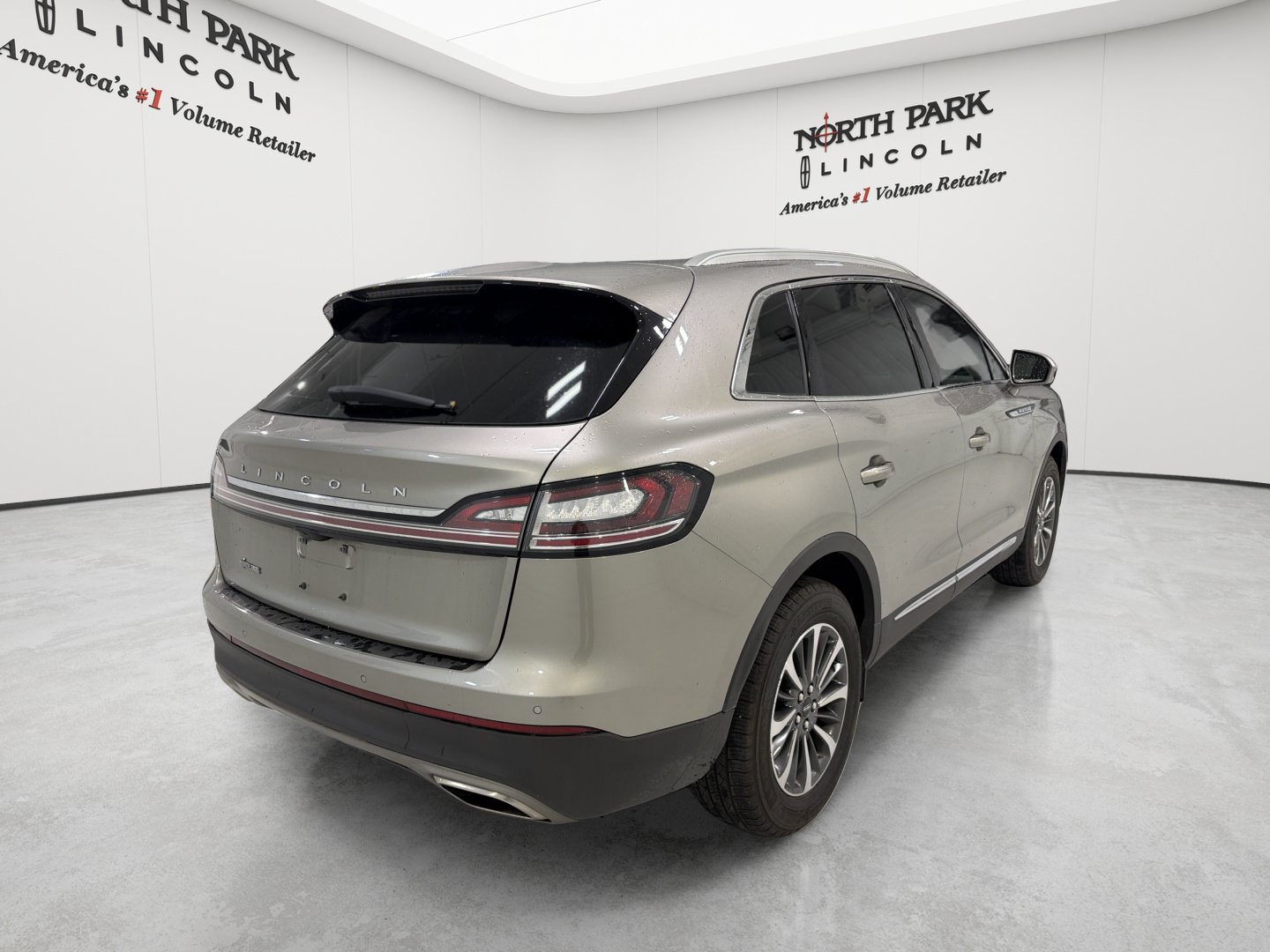 Used 2023 Lincoln Nautilus AWD image 5