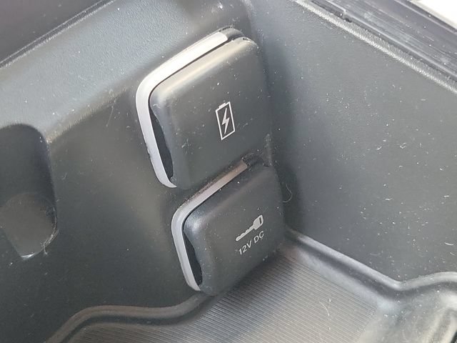 Used 2023 Chrysler Pacifica Limited FWD image 21