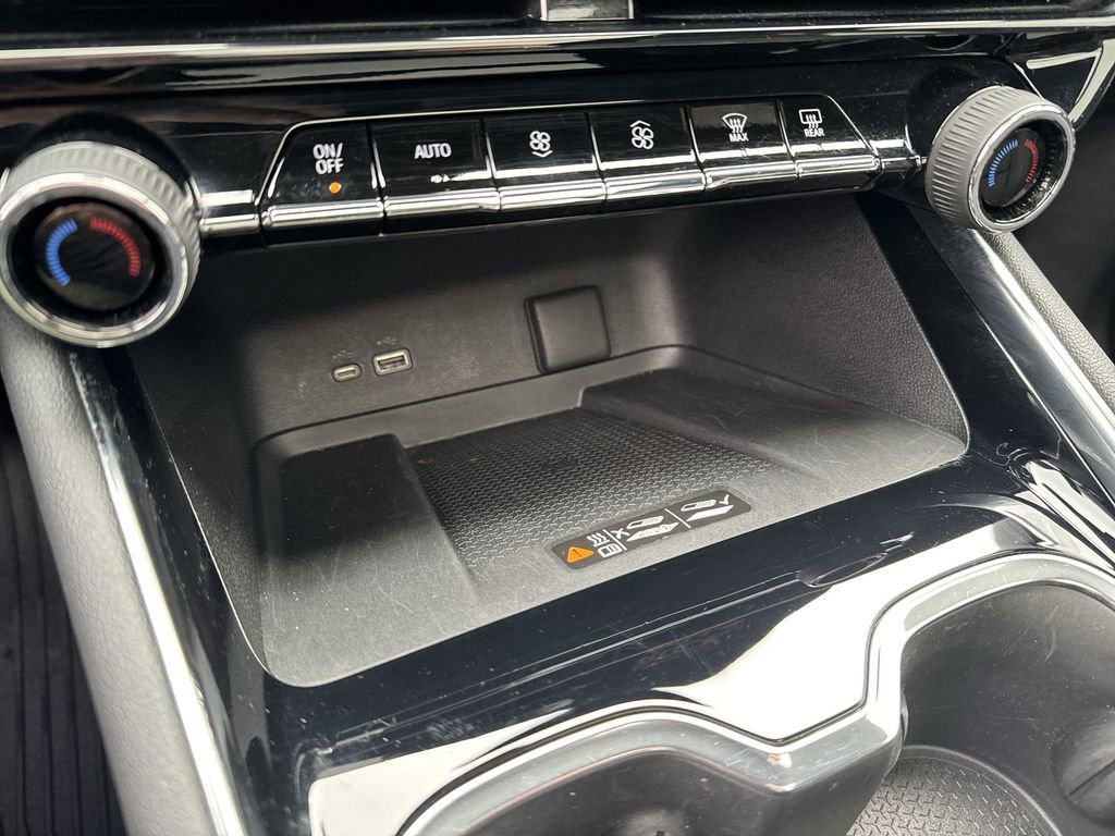 Certified 2025 Chevrolet Traverse RS w/ LPO, Floor Liner Package image 38