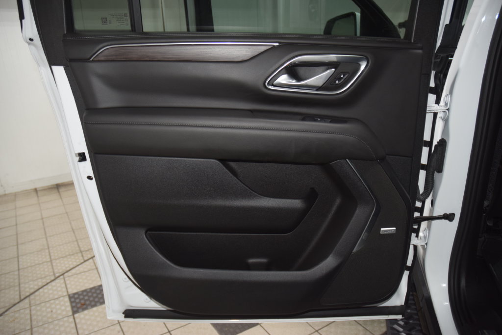 Used 2024 Chevrolet Suburban Z71 w/ Luxury Package AWD/4WD image 45