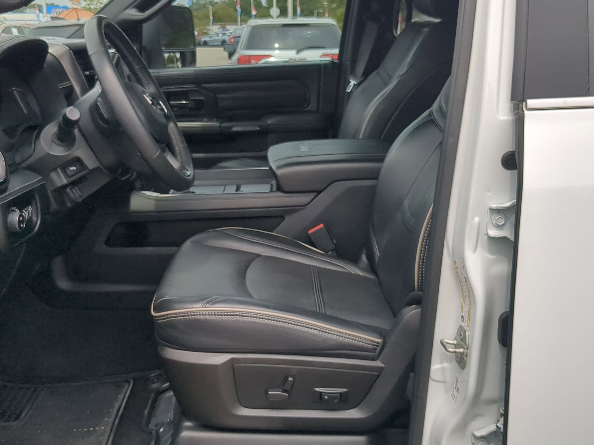 Used 2024 RAM 2500 Limited image 12