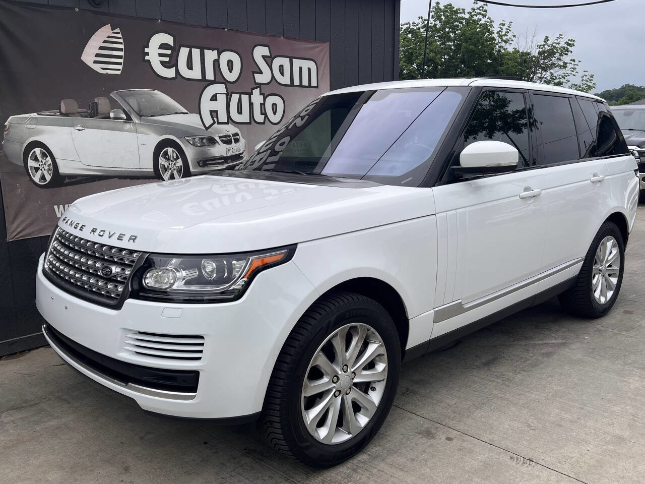 Used 2016 Land Rover Range Rover HSE image 4