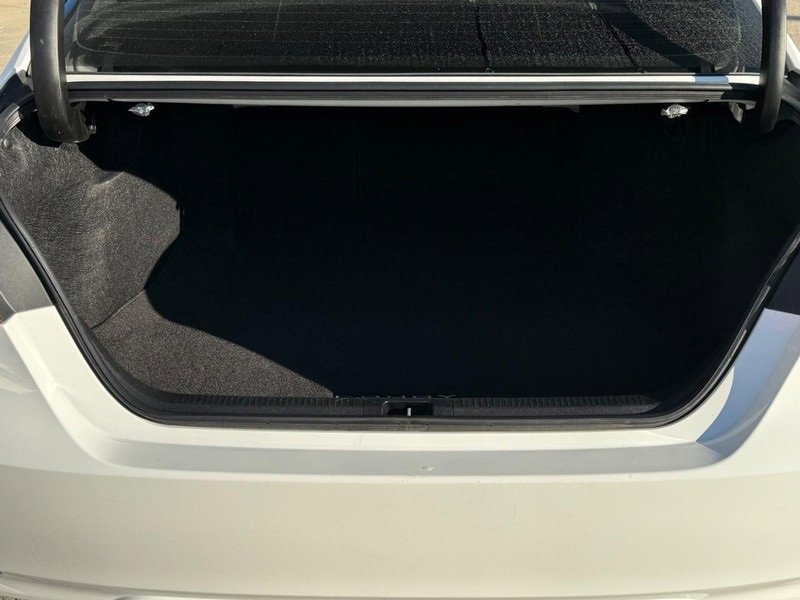 Used 2019 Toyota Camry SE image 12