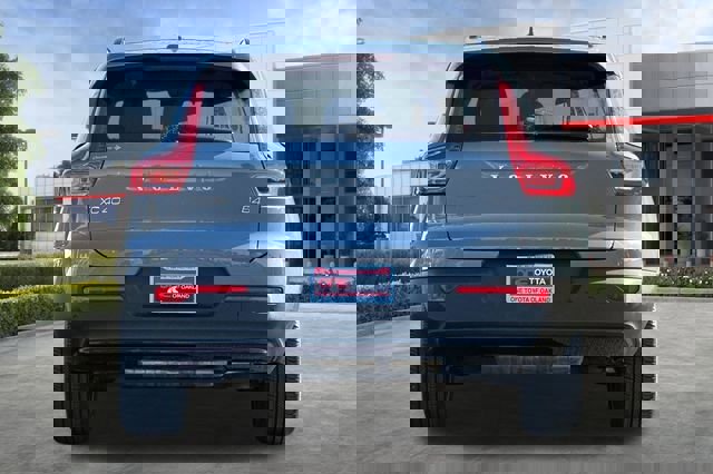 Used 2023 Volvo XC40 B4 Ultimate image 5