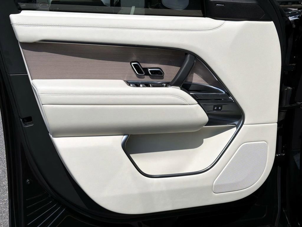 New 2026 Land Rover Range Rover SE image 16
