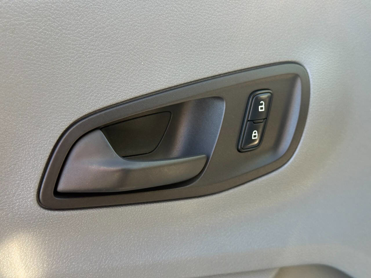 Used 2018 Ford Transit 250 130 Medium Roof image 12