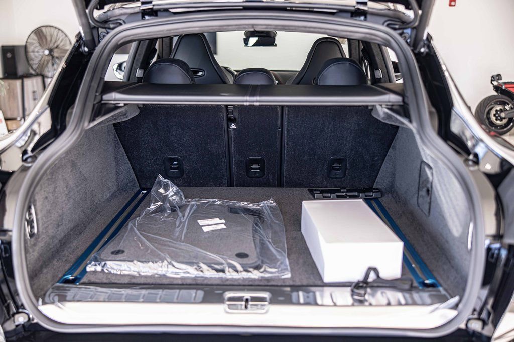 New 2026 Aston Martin DBX S image 15