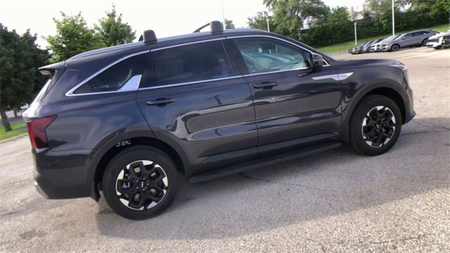 New 2025 Kia Sorento S image 3