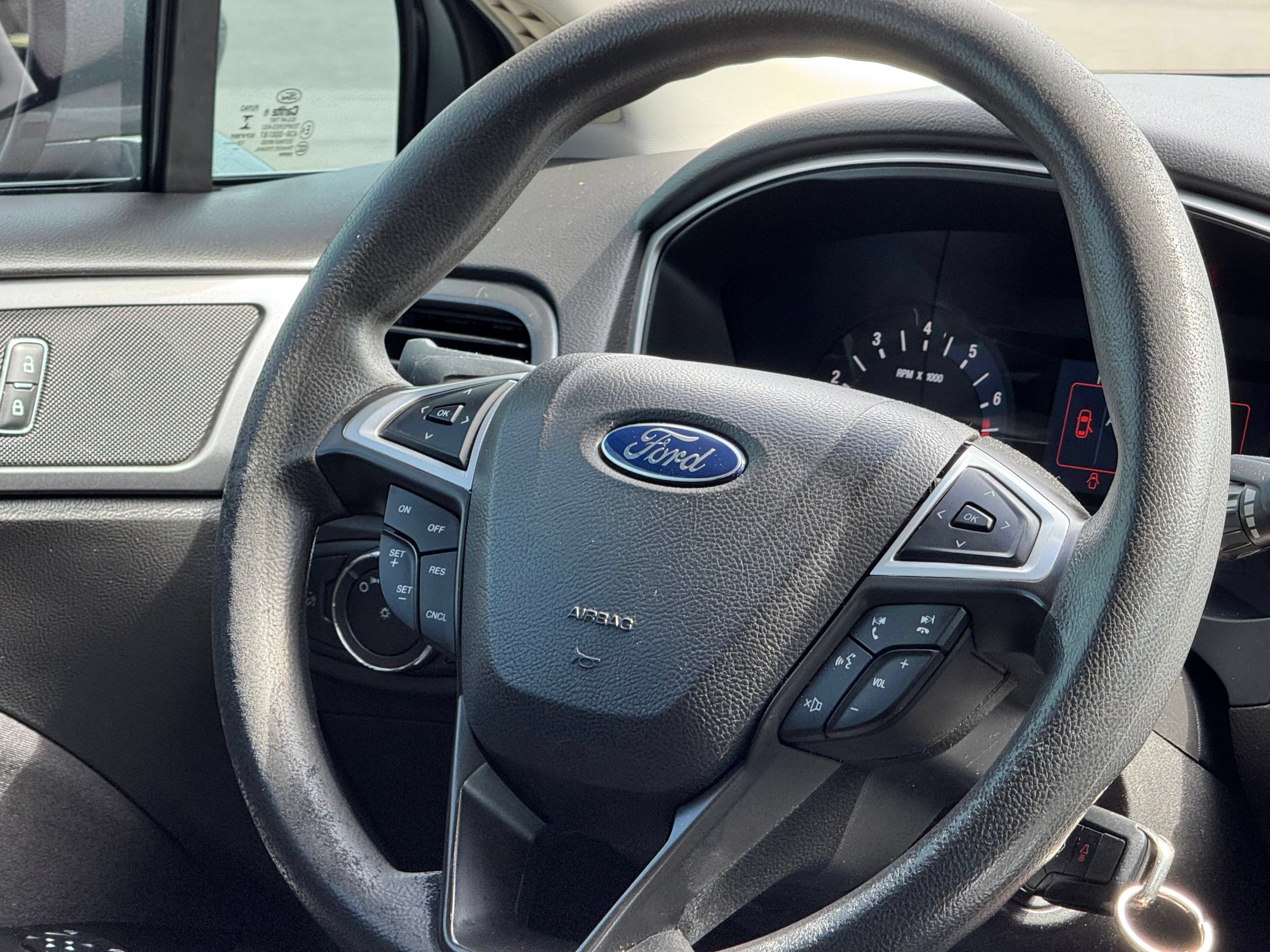 Used 2014 Ford Fusion SE FWD image 16