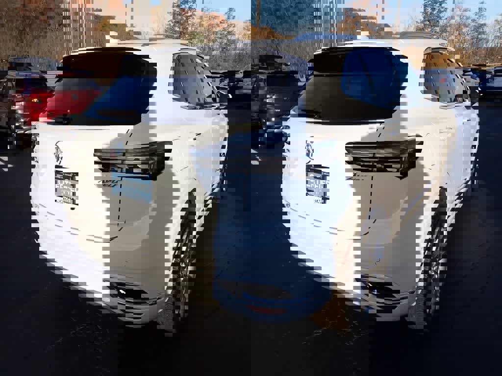 Certified 2022 Buick Envision Avenir w/ Technology Package II image 5