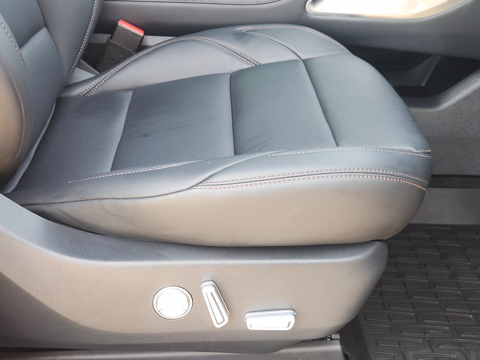 Used 2025 Lincoln Nautilus Premier w/ Jet Appearance Package AWD/4WD image 28