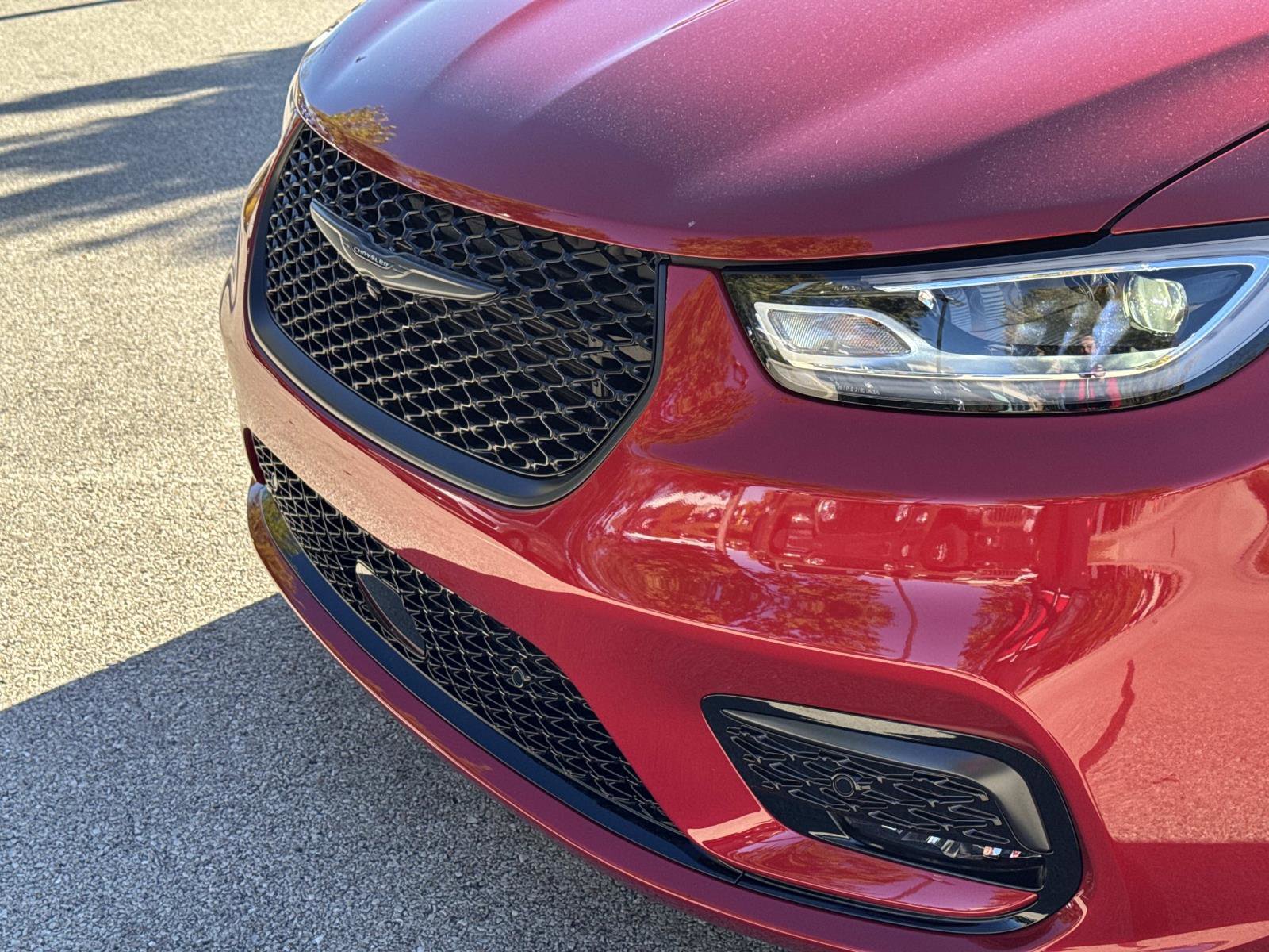 New 2026 Chrysler Pacifica Select image 10