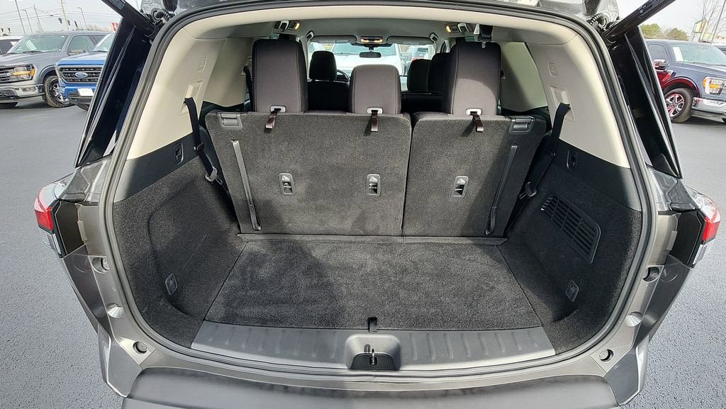 Used 2025 Nissan Pathfinder SV image 27