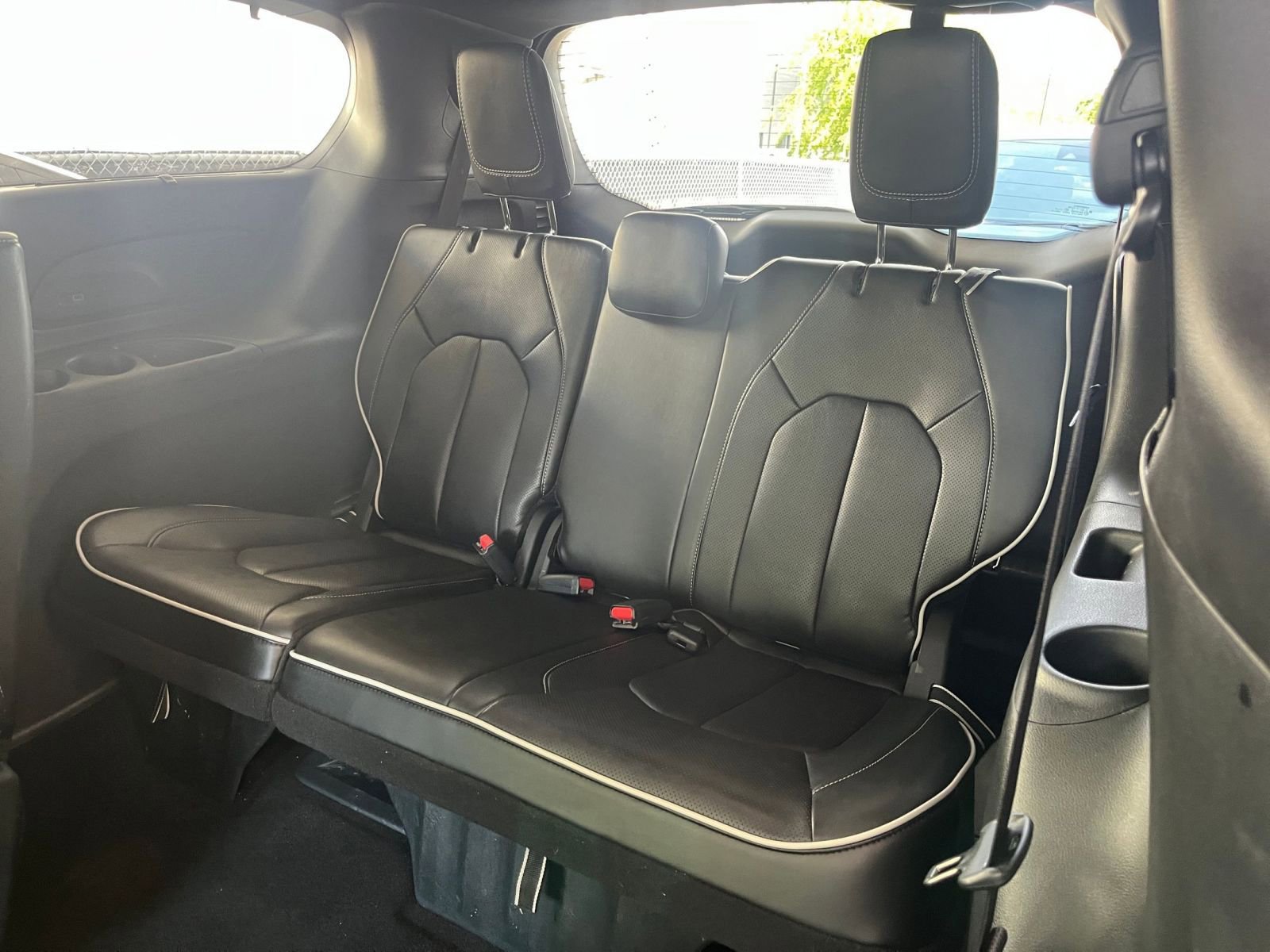Used 2025 Chrysler Pacifica Limited FWD image 33