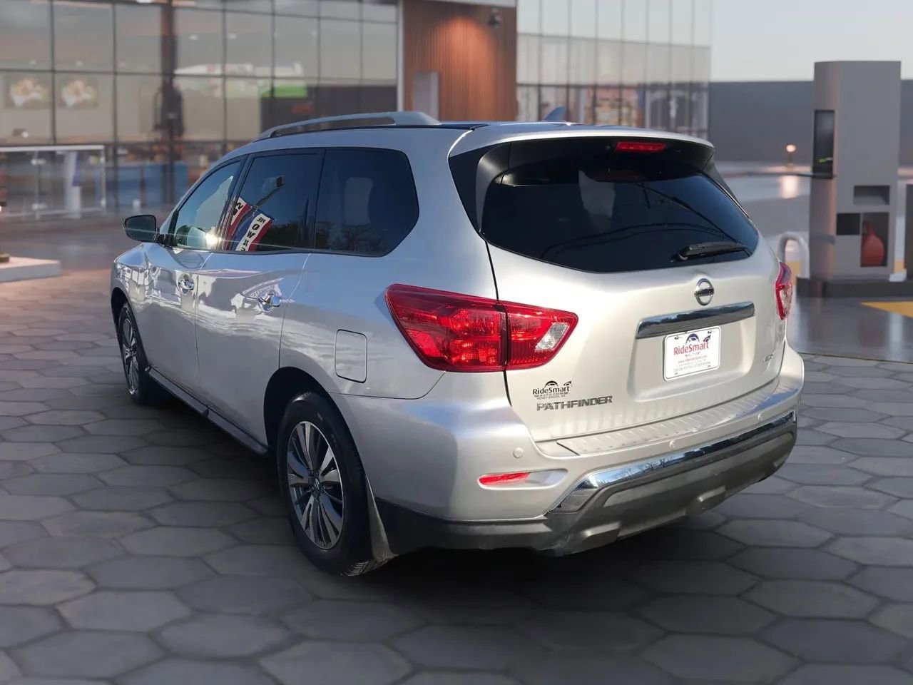 Used 2020 Nissan Pathfinder S image 9