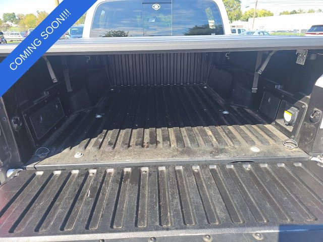 Used 2017 Toyota Tacoma TRD Off-Road w/ Premium & Technology Package AWD/4WD image 5