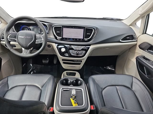 Used 2024 Chrysler Pacifica Touring-L FWD image 10