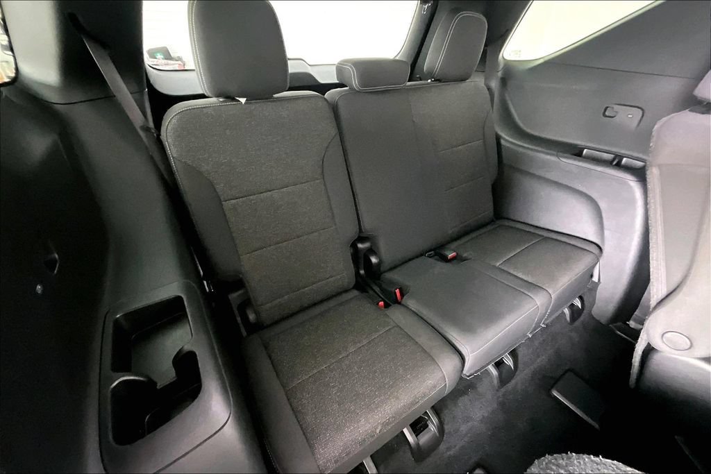 Used 2024 Chevrolet Traverse LT FWD image 34