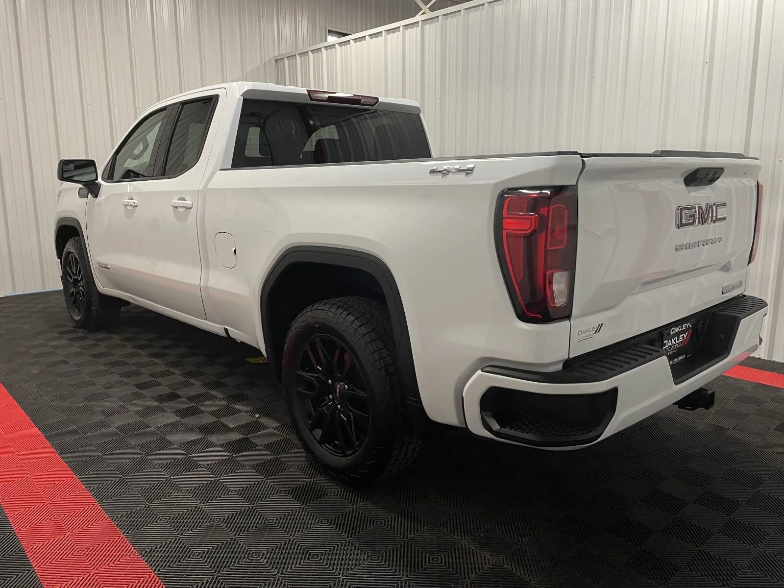 Used 2024 GMC Sierra 1500 Elevation image 2