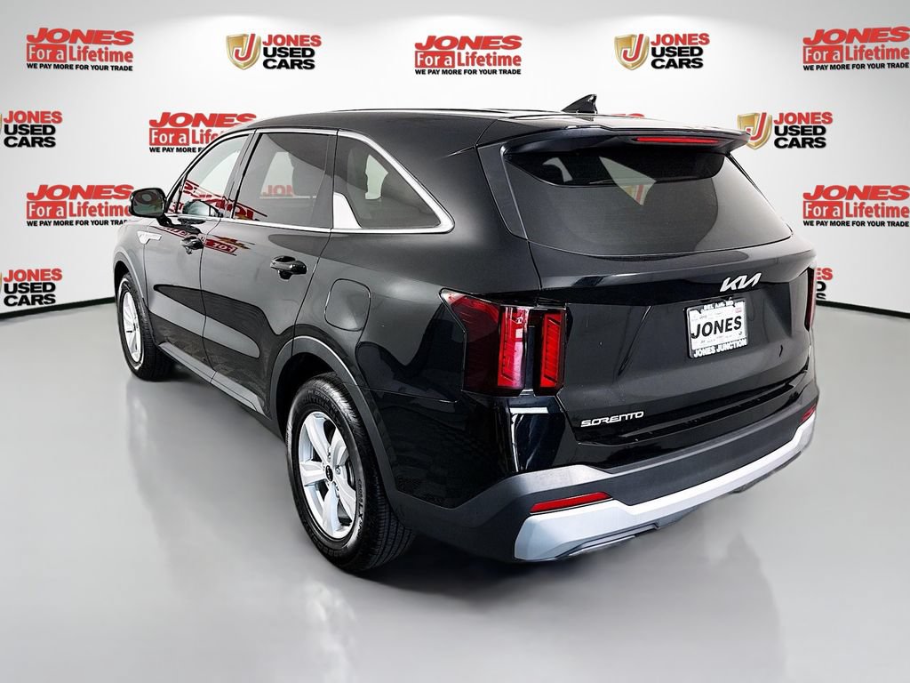 Certified 2025 Kia Sorento LX FWD image 2