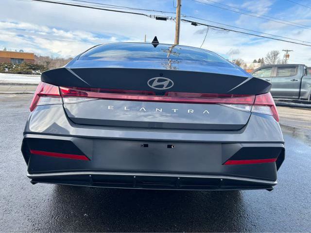 Used 2025 Hyundai Elantra SEL image 7
