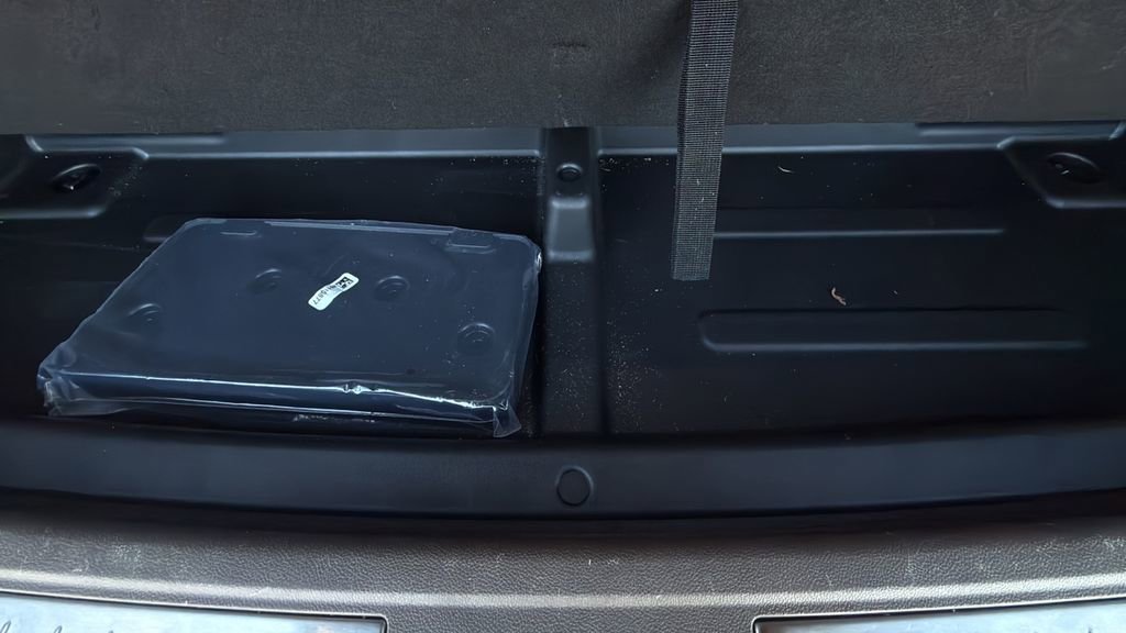 Used 2025 GMC Yukon XL Denali w/ Denali Reserve Package image 16