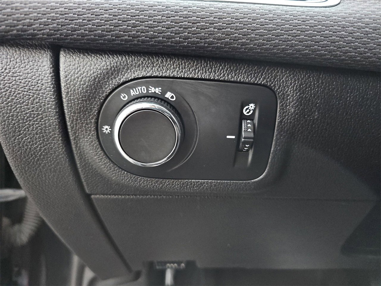 Used 2018 Chevrolet Cruze LS image 28