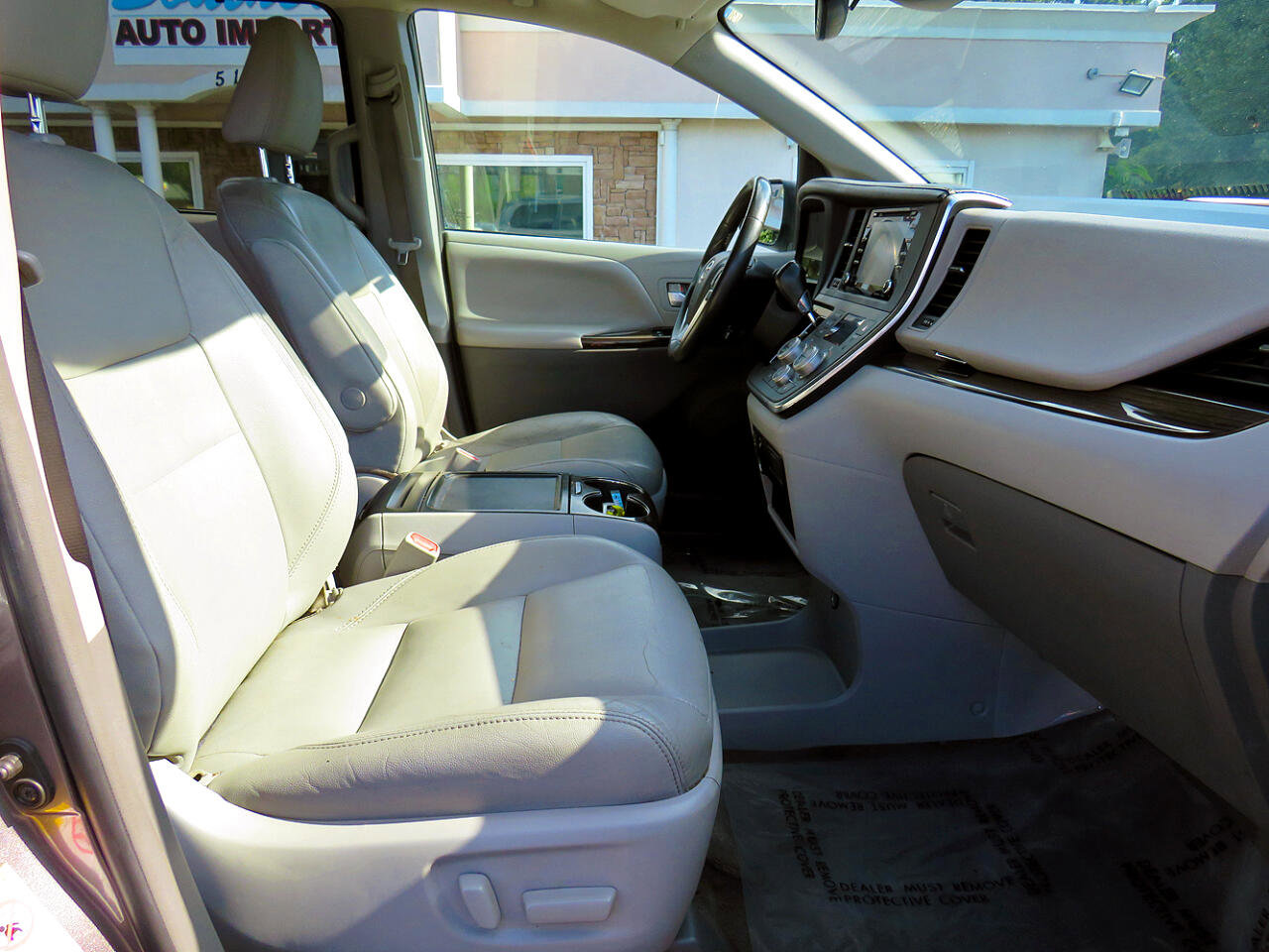 Used 2018 Toyota Sienna XLE image 32