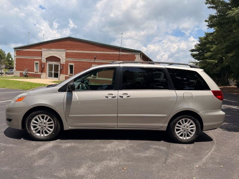 Used 2008 Toyota Sienna LE FWD image 9