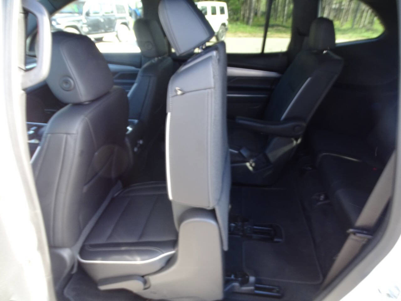 Used 2025 Buick Enclave AWD Preferred image 39