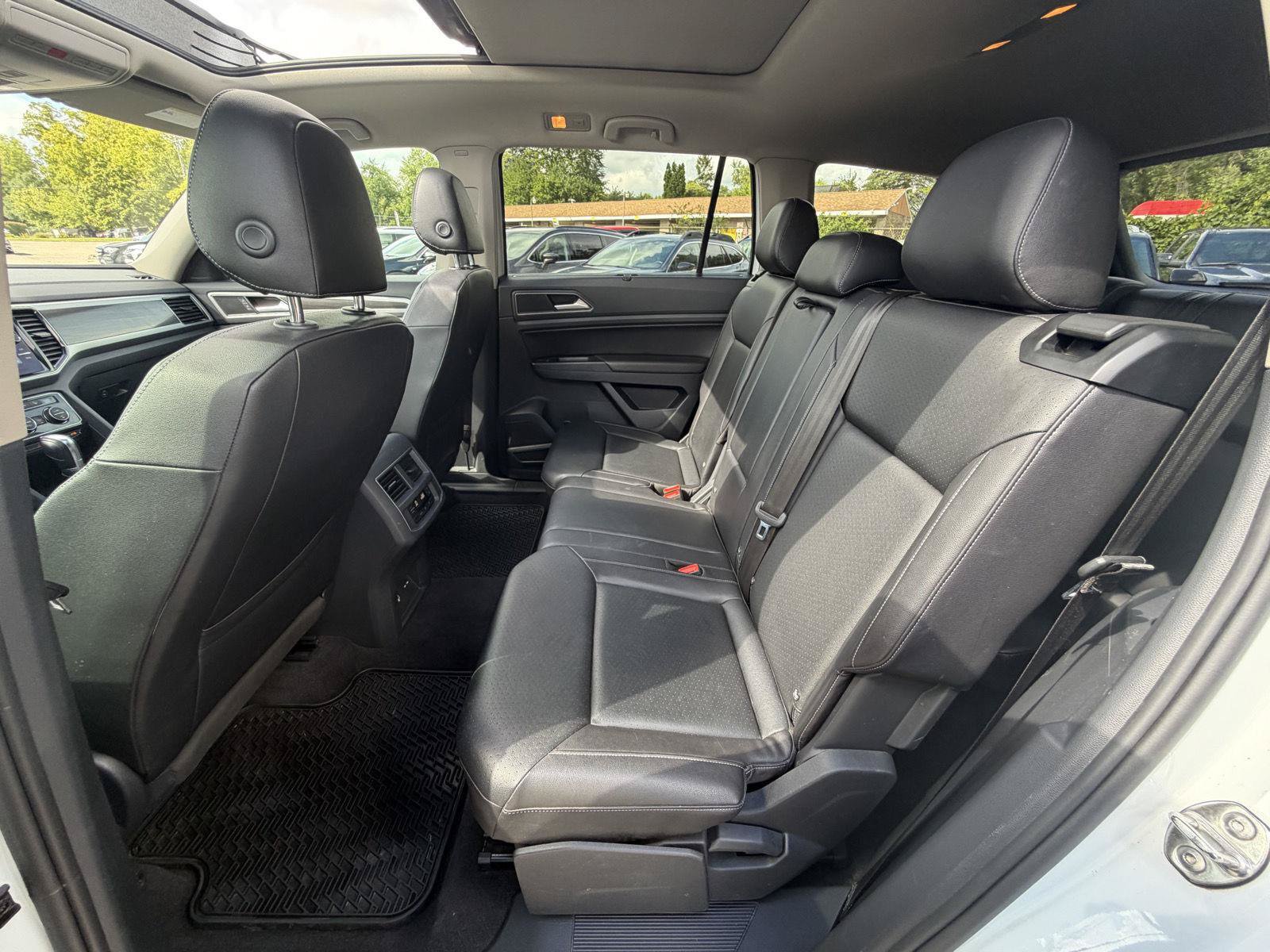 Used 2018 Volkswagen Atlas SEL w/ R-Line Package AWD/4WD image 24