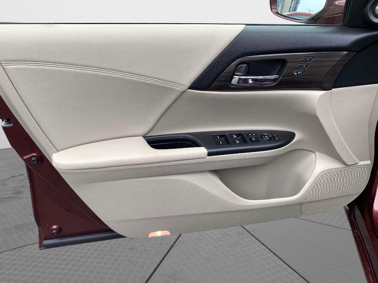 Used 2017 Honda Accord EX-L image 11