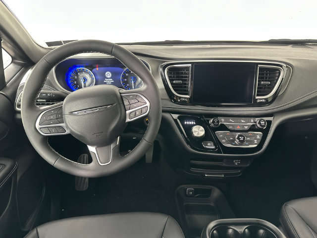 New 2027 Chrysler Pacifica Select FWD image 7
