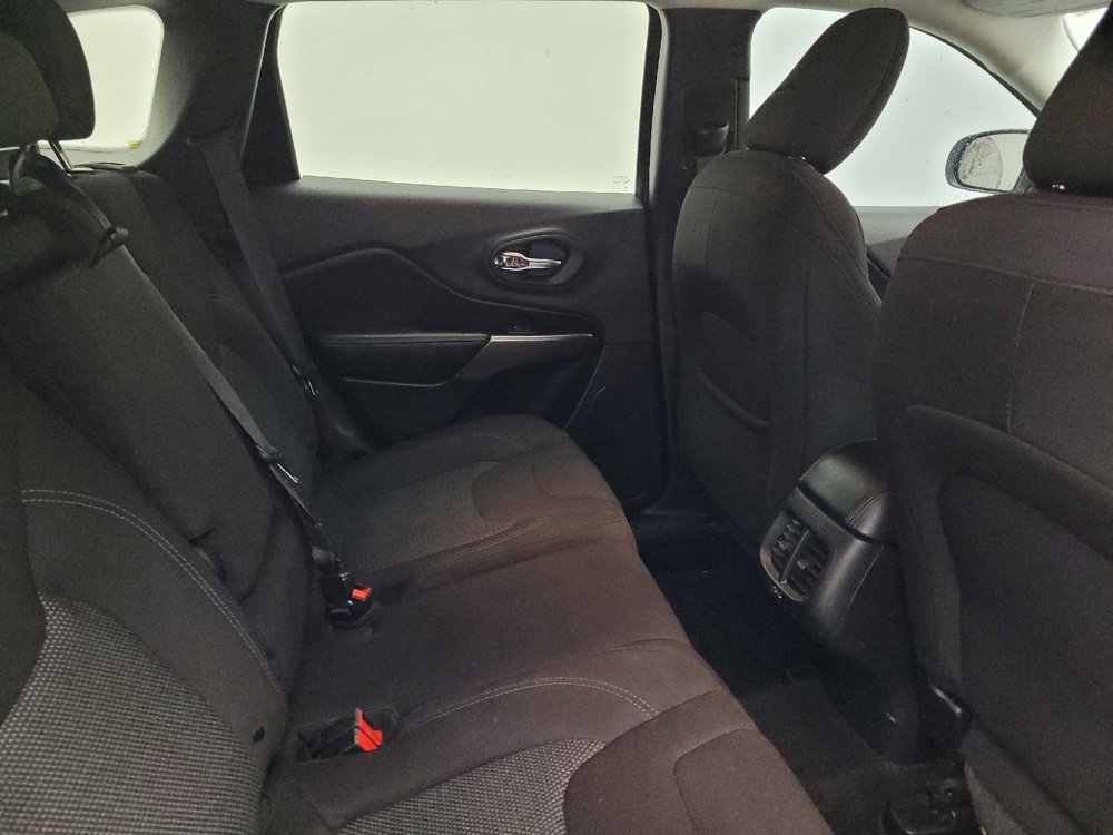 Used 2019 Jeep Cherokee Latitude w/ Popular Appearance Group image 19