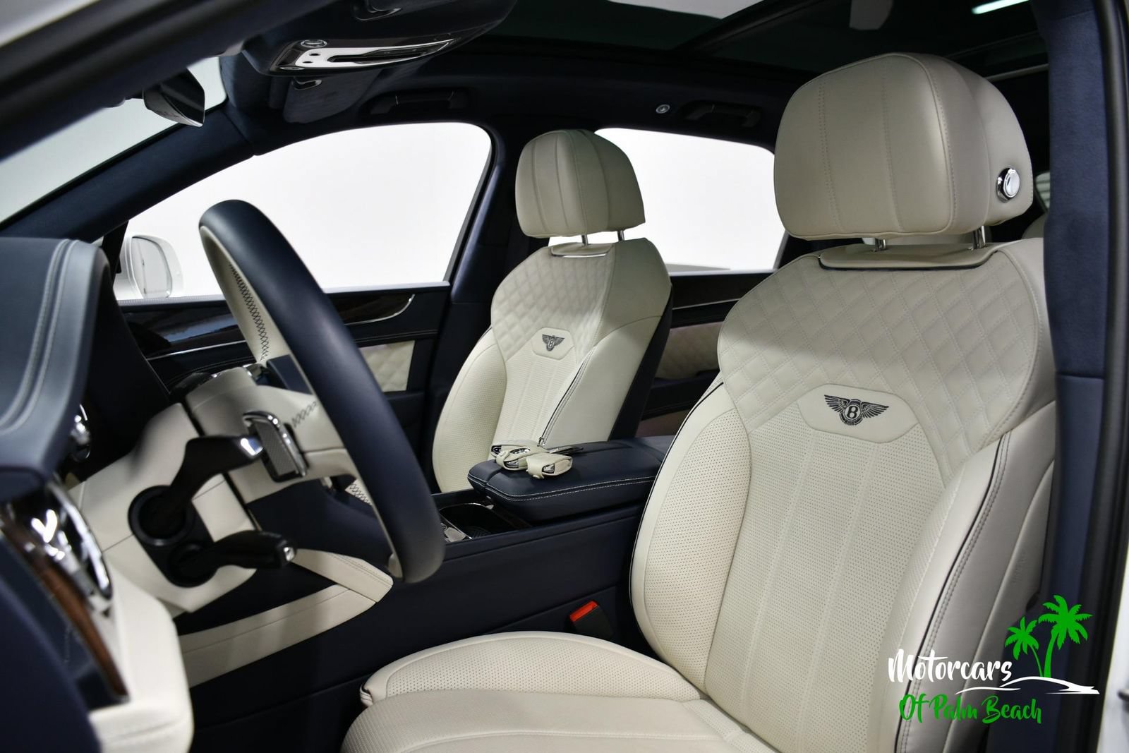 Used 2023 Bentley Bentayga AWD/4WD image 39