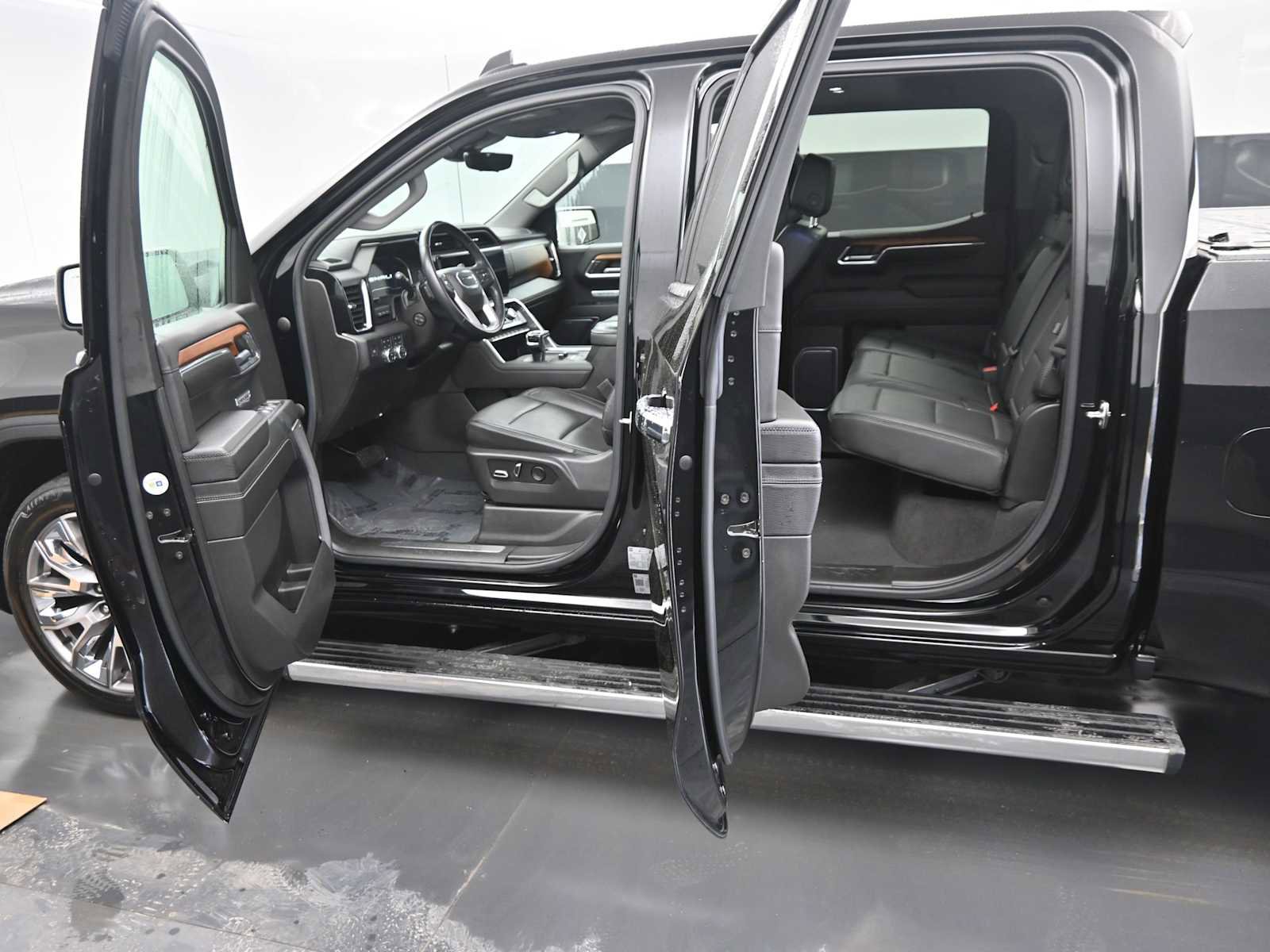 Used 2023 GMC Sierra 1500 Denali w/ Denali Reserve Package AWD/4WD image 25