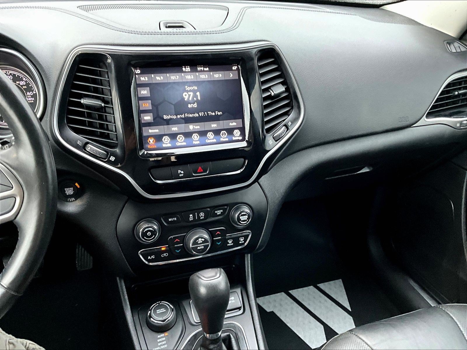 Used 2019 Jeep Cherokee Limited AWD/4WD image 15