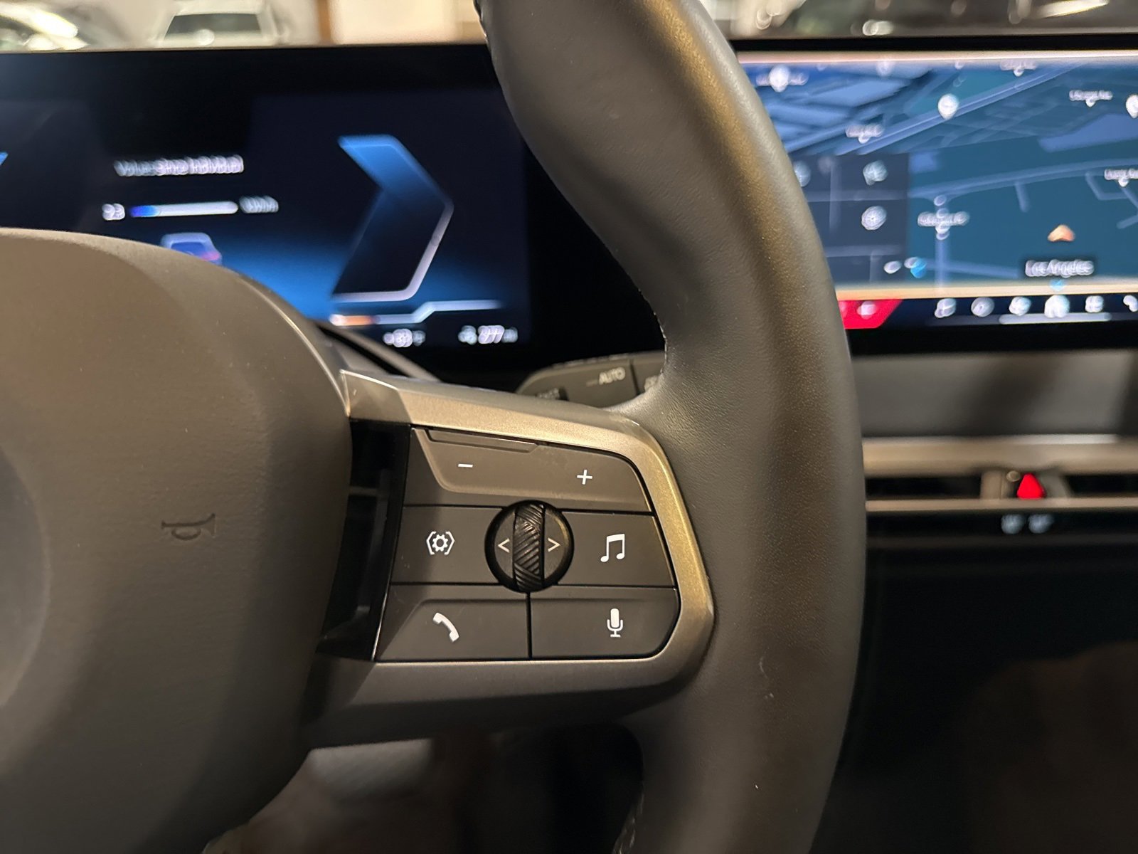 Used 2025 BMW iX xDrive50 w/ Premium Package image 39